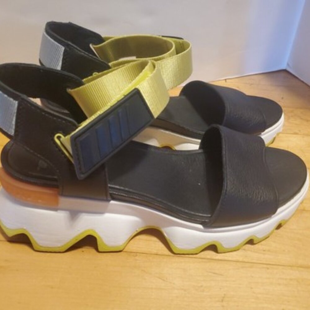 Sorel Kinetic Impact Y Strap Sandals Women Size 8 Black & Neo